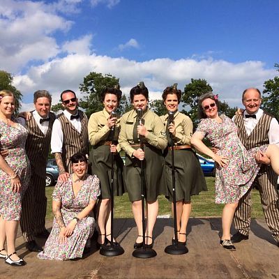 Cinque Ports Lindy Hoppers: Bodiam Senlac Classic Car show June 2015 - With the Victory Sisters