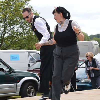 Cinque Ports Lindy Hoppers: Bodiam Senlac Classic Car show June 2015 - Freestyle Lindy Hop - Photo by Melanie Stemp