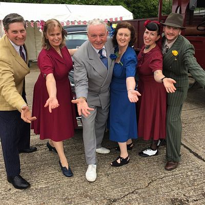 Cinque Ports Lindy Hoppers: Tenterden KESR 1940s Steam weekend May 2016 - In 1940s civilian attire